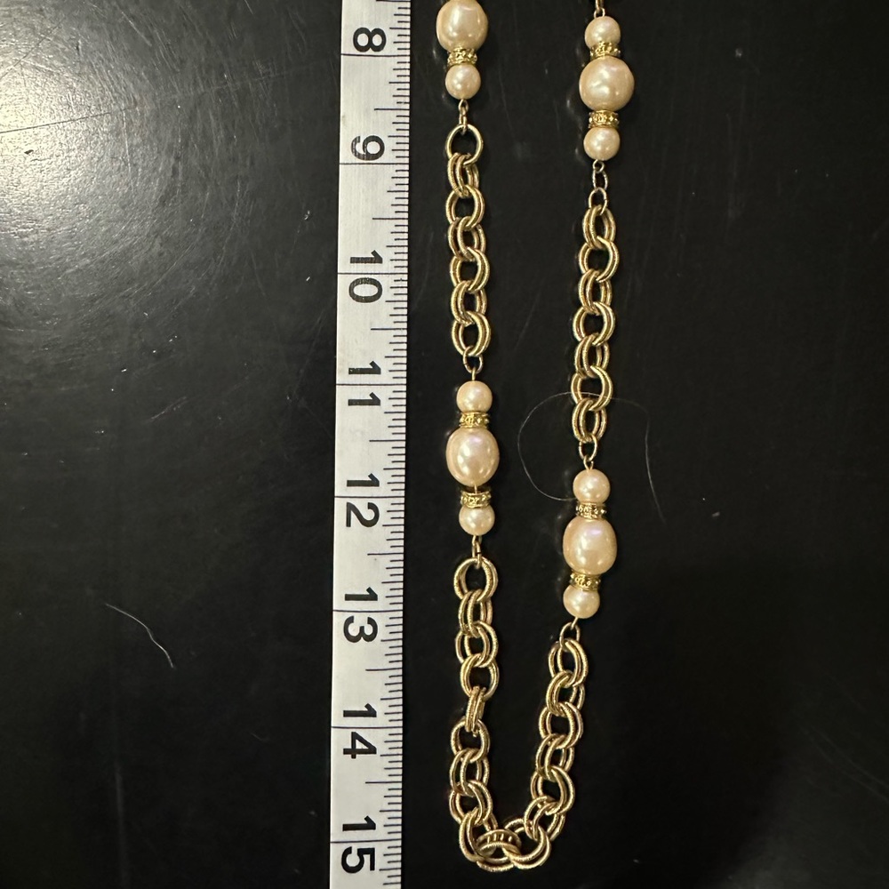 Gold tone Pearl and chain link necklace - Picture 2 of 3